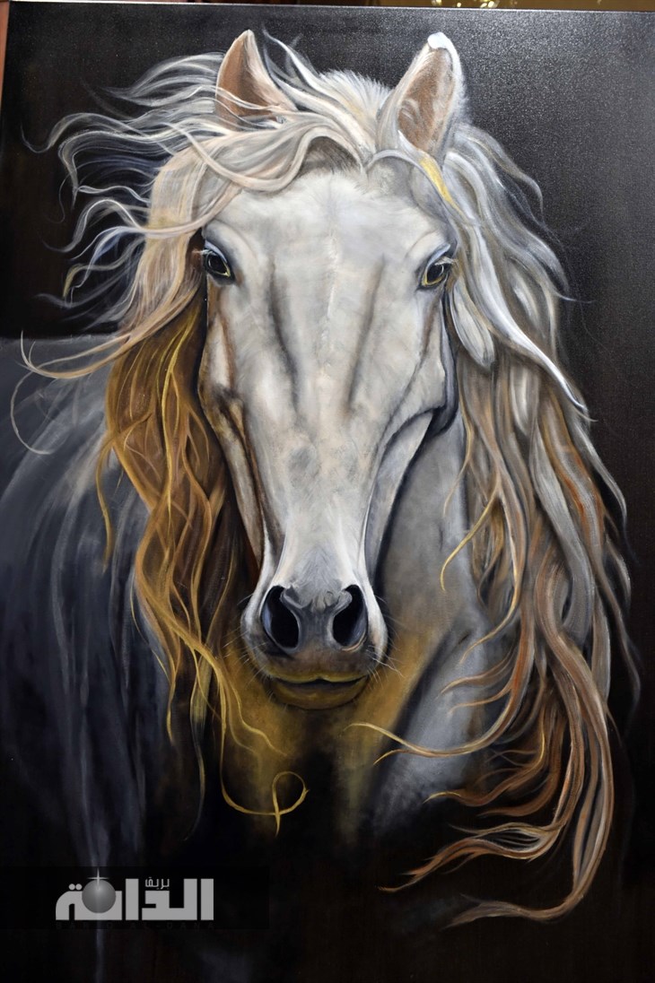 من اللوحات المعروضة 