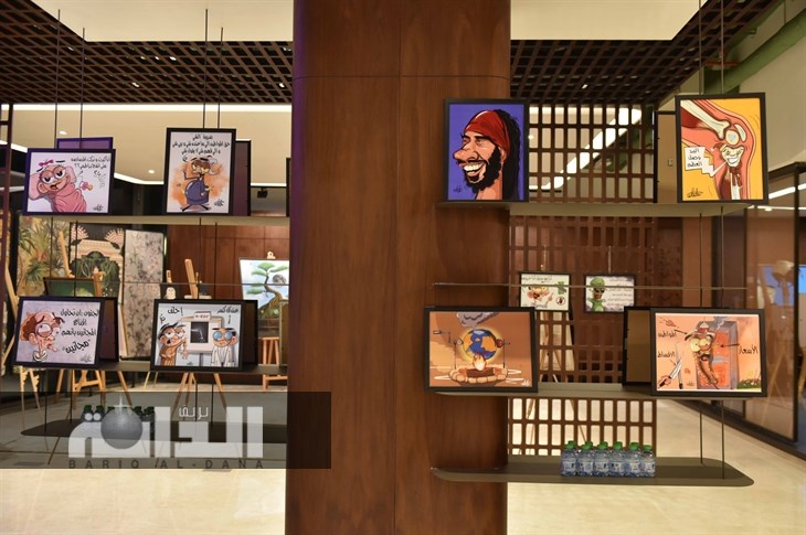 من اللوحات المعروضة 