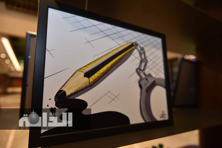 من اللوحات المعروضة 