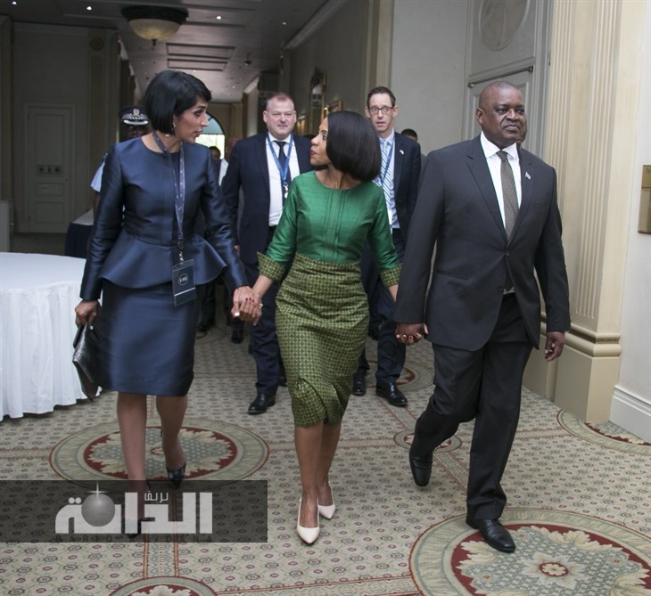 فخامة رئيس بوتسوانا وحرمه السيدة الأولى مع بلسم الأيوب في افتتاح المؤتمر
