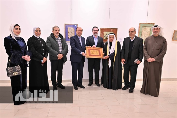 الخطاط محسن عبادي يقدم عمل من اعماله الفنية