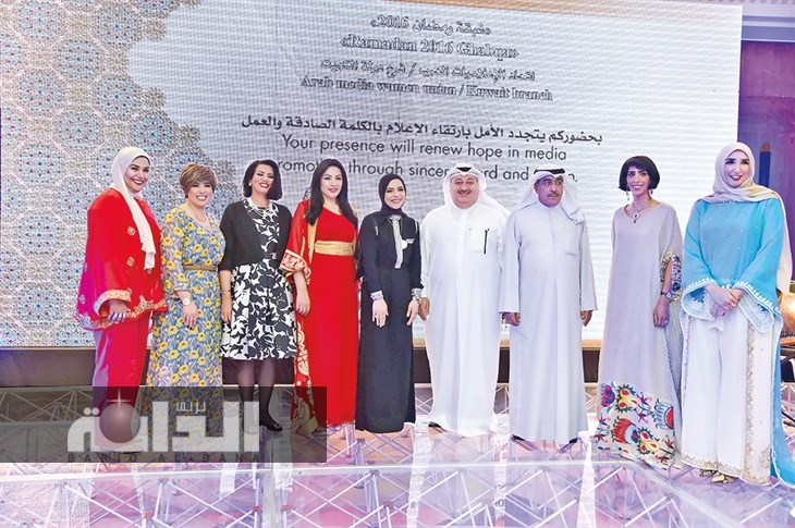 د.عماد بوخمسين والزميل عدنان الراشد- مع رئيسة اتحاد الإعلاميات العرب ونائبتها وأعضاء مجلس الإدارة  