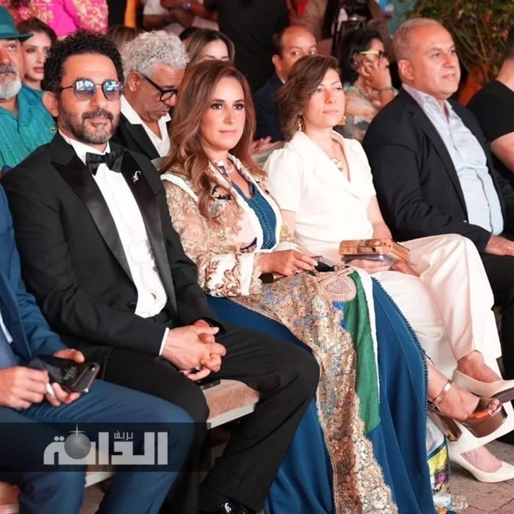 شيري عادل تتوسط احمد حلمي والمخرجة الأردنية دارين سلام