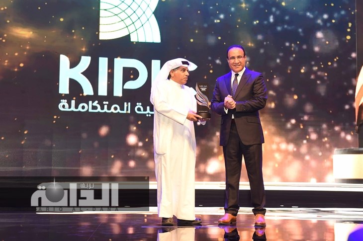 تكريم عبد الله العجمي من الكويتية للصناعات الدوائية المتكاملة