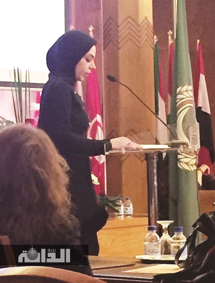 الاستاذة رابعة حسين مكي الجمعة نائب رئيس الاتحاد تلقي كلمتها 