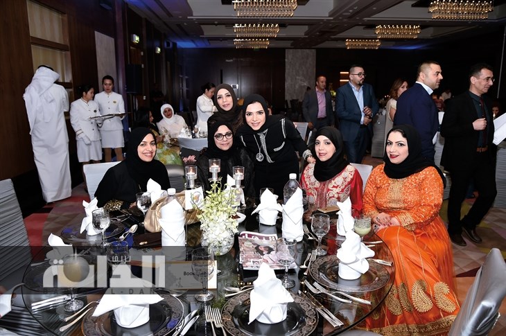 الاستاذة رابعة حسين مكي الجمعة مع شقيقاتها