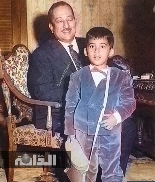 مع ولده البكر مبارك