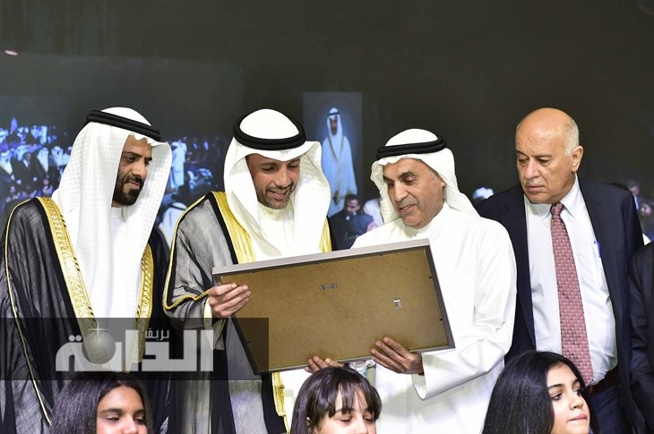 تقديم شهادة الرئاسة الفخرية لرئيس مجلس الامة مرزوق علي الغانم